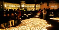 Den 12 mars 2008, 70 år efter Nazitysklands annektering av Österrike, tändes tusentals ljus för dem som blev offer för den tyska utrensningen. På samma torg togs Hitler emot med skallande välkomstrop 1938.