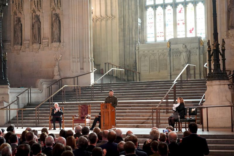 Ukrainas president Volodymyr Zelenskyj talade inför ledamöter från det brittiska parlamentets två kammare i anrika Westminster Hall.