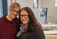 Mira Strandberg och Johanna Lemström håller i trådarna för det 111:e avsnittet av Västispodden.