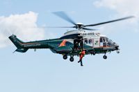 Mannen räddades med hjälp av helikopter och yträddare. Bilden är från en övning, inte från händelsen.