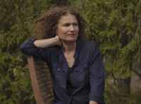 Cecilia Davidsson hör till ”novellgenerationen” bland svenska författare, men hon är en av få som hållits trogen genren.