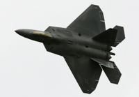 Ett stridsflygplan av modellen F-22 som inte har med nedskjutningen att göra.