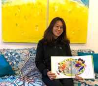 Barnboksförfattaren Hyun-Jeong Jeon trivs med stillheten och den kreativa miljön i Mjölbolsta.