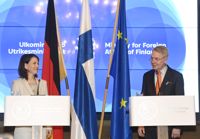 Tysklands utrikesminister Annalena Baerbock med sin kollega, Finlands utrikesminister Pekka Haavisto.