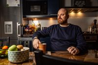 De återkommande kortisonkurerna fick kraftiga biverkningar. Rickard Dahllunds allmänna hälsotillstånd var svagt under långa perioder.