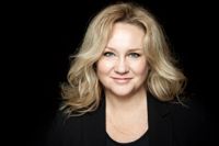 Maria Sid är aktuell som regissör till familjefilmen Risto Räppääjä och den vilda maskinen som hade premiär i Finland 17 februari. – Jag hoppas kunna arbeta som regissör livet ut, säger hon till HBL.