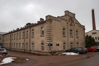 Snart kan den tvåspråkiga specialskolan Ekparkens skola äntligen verka under ett och samma tak, nämligen i det så kallade N-huset på Ekåsens område. Flyttlasset går under sportlovet.