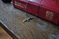 Translagen väcker frågan hur kyrkan ska hantera de väckelserörelser som äter upp kyrkan inifrån, skriver Mikael Sjövall i sin kolumn.