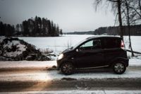 Man får inte köra mopedbil på motorvägar, påminner polisen efter att en sådan synts på Åboleden nära Grankulla.