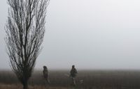 Ukrainsk militär söker efter minor nära Cherson i början av februari. Arkivbild.