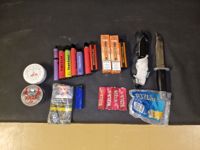 Det här beslagtog polisen under sin övervakning.