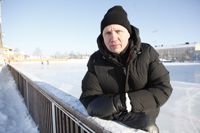 Finlands lagledare Kari Janhunen är glad över att vädret ser ut att gynna lördagens bandyfest.