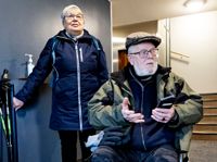 Stefan Baumgartner och Christina Hjerpe, som bor i samma fastighet, har båda rätt till taxiservice. Färdtjänsten fungerar mycket dåligt eller inte alls sedan den nya taxicentralen togs i bruk i höstas.