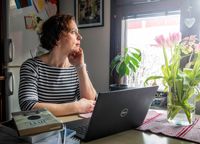 – De vill se människan i patienten, beakta hen som en helhet, visa empati, vara närvarande, lyssna, ge tid – men de hinner inte, säger Daniela Pyhäjärvi om sjuksköterskor som överger sin egen bransch.