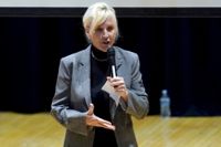 Miljöaktivisten Erin Brockovich träffade befolkningen i East Palestine på fredagen.