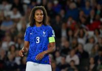Fransyskan Wendie Renard under EM i fjol. Nu hoppas hon på VM-spel efter att förbundskaptenen fått gå.