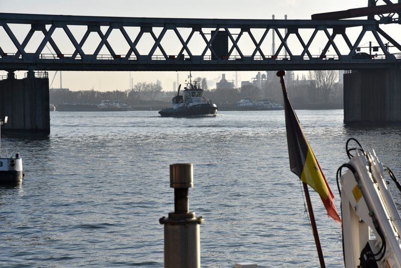 En bogserbåt på Schelde-floden i Antwerpen. Hamnen här är Europas näst största och samtidigt inkörsport för en stor del av den narkotika som smugglas till EU.