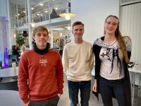 Jonathan Vik, Jona Svartsjö och Wilma Inkeroinen utvärderar valdebatten på Soc & Kom.
