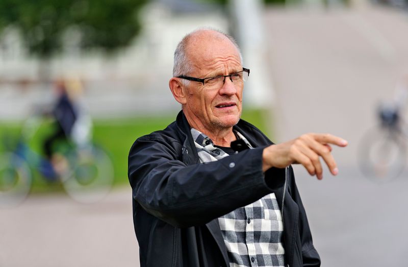 KONSTPROJEKT. Eero Löytönen välkomnar diskussion kring det nya konstverk som ska bli ett blickfång för dem som kör från Alexandersgatans bro mot Alexandersbågen.