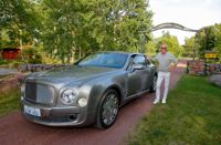 Grunden till affärsimperiet togs när 22-åriga Anders Wiklöf efter inledande motgångar lyckades övertala Veho att ge honom Mercedes- och BMW-agenturen. Själv kör den tidigare bilhandlaren Bentley, för säkerhets skull har han två.