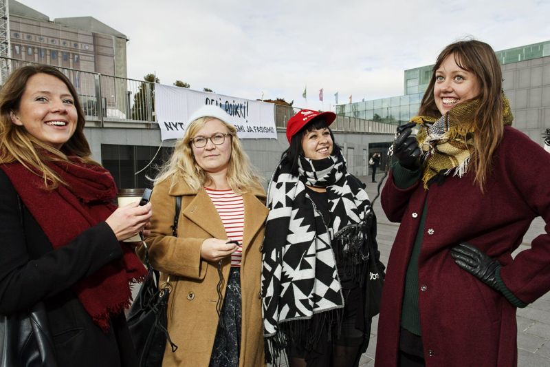 Ida Schauman, Karin Palmén, Catariina Salo och Mia Haglund vid Medborgartorget där demonstrationen startar.