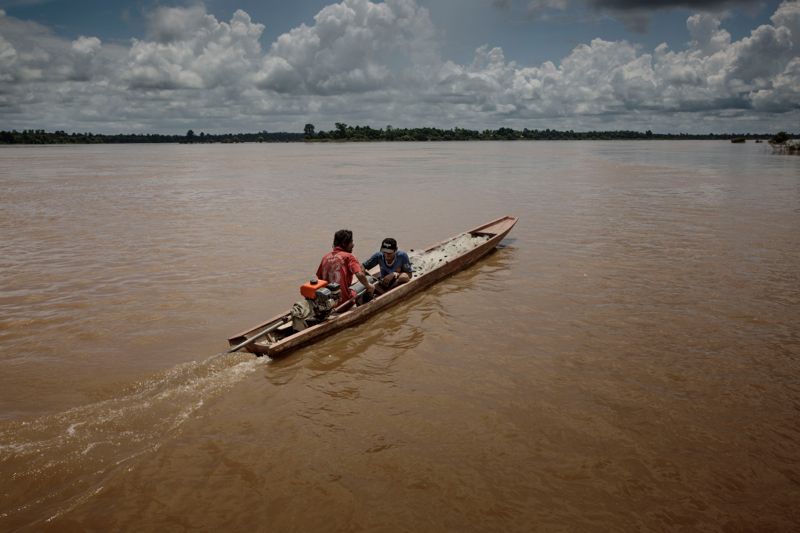 Det är en allt otryggare framtid som fiskarna på Mekongfloden skådar in i. Mekongkommissionen som bildas av Thailand, Laos, Kambodja och Vietnam, räknar med att 40 miljoner människor är beroende av fisket.