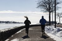 Kvällarna blir ljusare, men turbulens kastar en skugga över aktiemarknaden, skriver Lars Söderfjell.