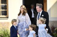 Från vänster prins Nicolas, prinsessan Madeleine, prinsessan Adrienne, herr Christopher O'Neill och prinsessan Leonore på besök i Sverige i samband med prins Julians dop i Drottningholms slottskyrka i augusti 2021.