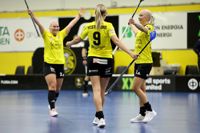 Annika Hautojärvi, tvåmålsskytten Daniela Westerlund och kaptenen Laura Manninen får vara nöjda med att PSS är semifinalklart.