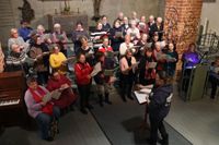 Raseborgs kyrkosångskrets övar Vivaldi för konsert i höst, dir. Inkeri Aittola