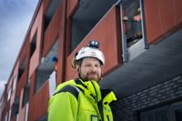 Det var mycket som förändrades då Joonas Kuitunen som timmerman fick svåra ryggsmärtor och en lång sjukskrivning för drygt tio år sedan. I dag är han tillbaka i arbetslivet som byggmästare och arbetsledare.