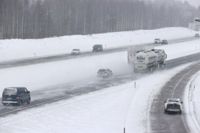 Väglaget har varit dåligt under måndagen på grund av snöovädret.