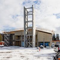 Den nya räddningsstationen i Nickby blir klar till hösten. Snart börjr arbetena med att bygga en utfart från stationen till Oljevägen. Det kommer att påverka trafiken på vägavsnittet.