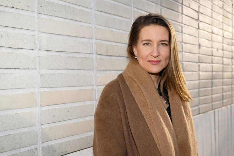 Universitetsforskaren Johanna Vuorelma bedömer att det ligger flera orsaker bakom De Grönas svaga opinionssiffror. Partiet har svårare än förut att locka väljare höger om politikens mittaxel.
