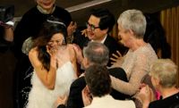 Michelle Yeoh, till vänster, får priset för bästa kvinnliga huvudroll för sin insats i ”Everything everywhere all att once”.