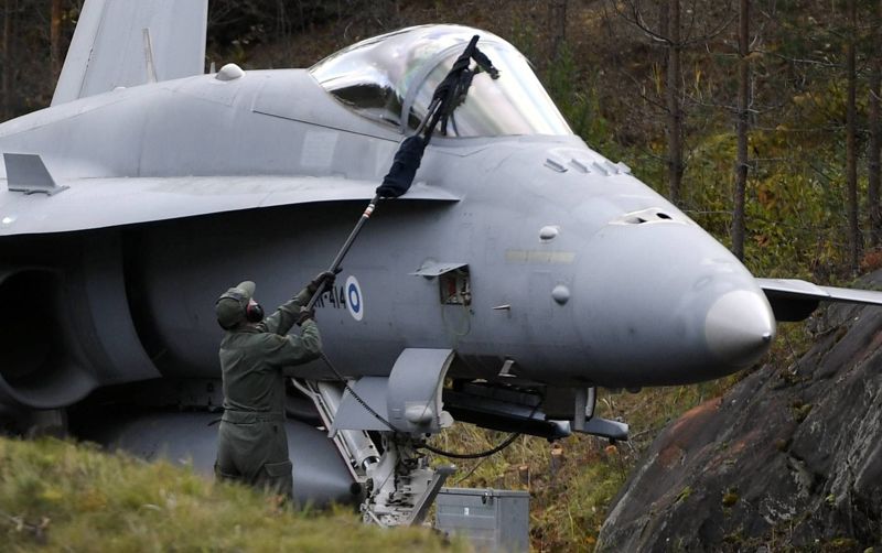 Ukraina vill ha trepartsdiskussioner med Finland och USA om finländska Hornet-jaktplan. Från och med 2026 börjar Finlands flygvapen ersätta plantypen med F-35.