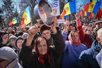 Den proryska oppositionen i Moldavien har gått ut på gatorna för att protestera mot landets västvänliga politik.
