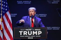 Expresidenten Donald Trump har flera gånger hävdat på sociala medier att han kommer bli gripen i dag, tisdag.