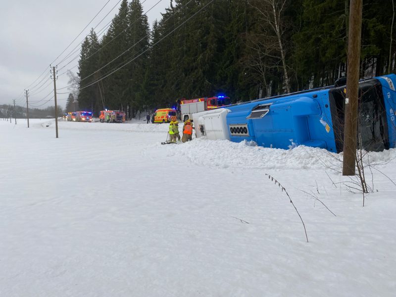 Trafiken stängdes vid olycksplatsen.