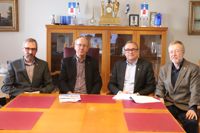 Hangö stads kanslichef Lasse Tallqvist, t.h. ämnar gå i pension. Här tillsammans med stadens controller Kim Adolfsson (fr.v.), stadsstyrelsens ordförande Sture Söderholm och stadsdirektör Denis Strandell.