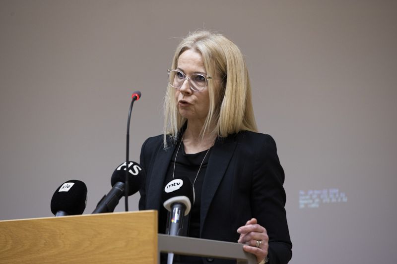 Kriminalkommissarie Crista Granroth berättar om gatuvåldet i östra Helsingfors hösten 2021 och sommaren 2022. Inalles tio personer är misstänka i härvan.