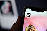 Tiktok skapar rubriker inom flera olika områden. Men är appen farlig att använda?