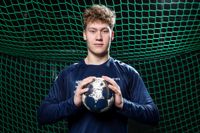 Oliver Sandin tränar redan nu nio gånger i veckan, men han tror att träningarna och matcherna i Tyskland kan ge honom mer än handbollen i Finland.