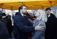Sverigedemokraternas partiordförande Jimmie Åkesson besökte Helsingfors i mitten av mars för att stötta Sannfinländarna i deras valkampanj. Åkesson togs emot av Sannfinländarnas Riikka Purra, som den gången talade flytande svenska.