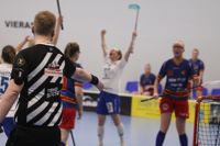 Där satt den! Domaren signalerar för mål och Mira Oksman jublar över att ÅIF utjämnat matchserien mot Jokerit till 2–2.