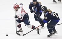 I fjol tog förhandsfavoriten Kiekko-Espoo hand om guldmedaljerna, men hur ska det gå i år då HIFK med landslagsikonen Karoliina Rantamäki axlar favoritskapet i ishockeyligans finaler?