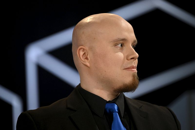 Att Blåsvarta rörelsen godkändes som ett parti gjorde att ordförande Tuukka Kuru fick delta i Yles valdebatt för de små partierna.