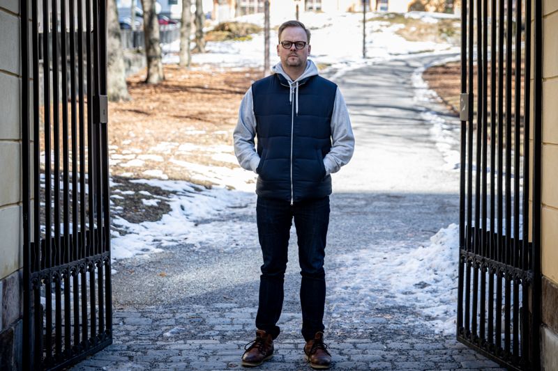 Anders Karlsson är gruppchef vid sektionen för grova brott vid Stockholmspolisen. Han har utrett eller varit utredningsledare i många av gängskjutningarna.