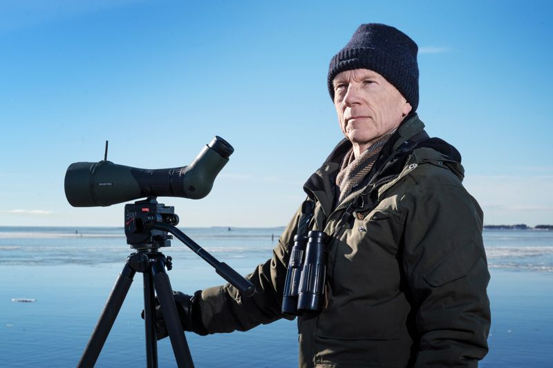 Tuomas Lukkarinen fågelskådar året om. – Jag har redan sett 105 olika fågelarter i år, säger han.