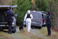 Polisens tekniker på platsen utanför Vetlanda i Småland i Sverige sedan 21-åriga Tove hittats död i november. Nu har två kvinnor åtalats för mord. Arkivbild.